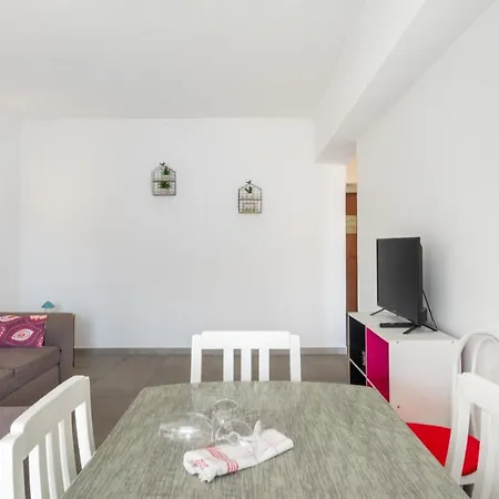 Apartment Rocha 3 *