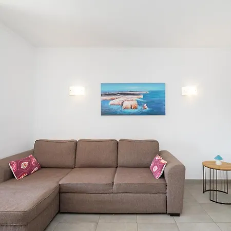 Apartment Rocha 3 *